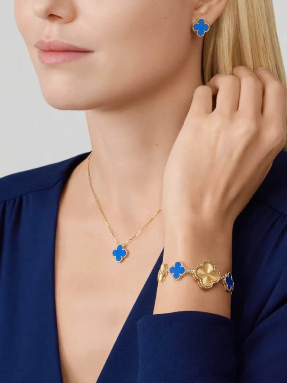 Van Cleef & Arpels Blue Alhambra Clover Stud Earrings in Yellow Gold - Picture 7 of 8